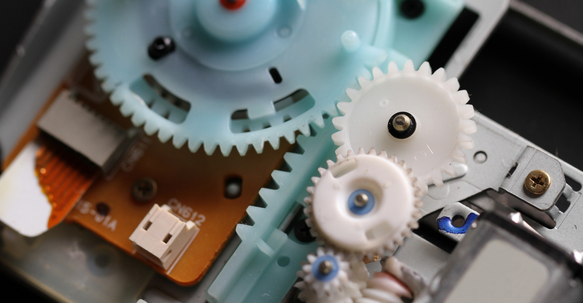 電子機器ユニット組立