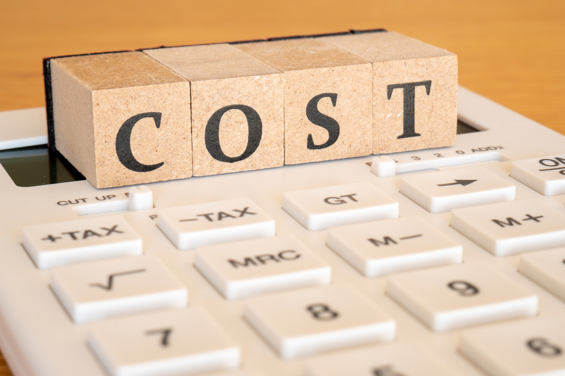 製造コストが高く利益を圧迫している