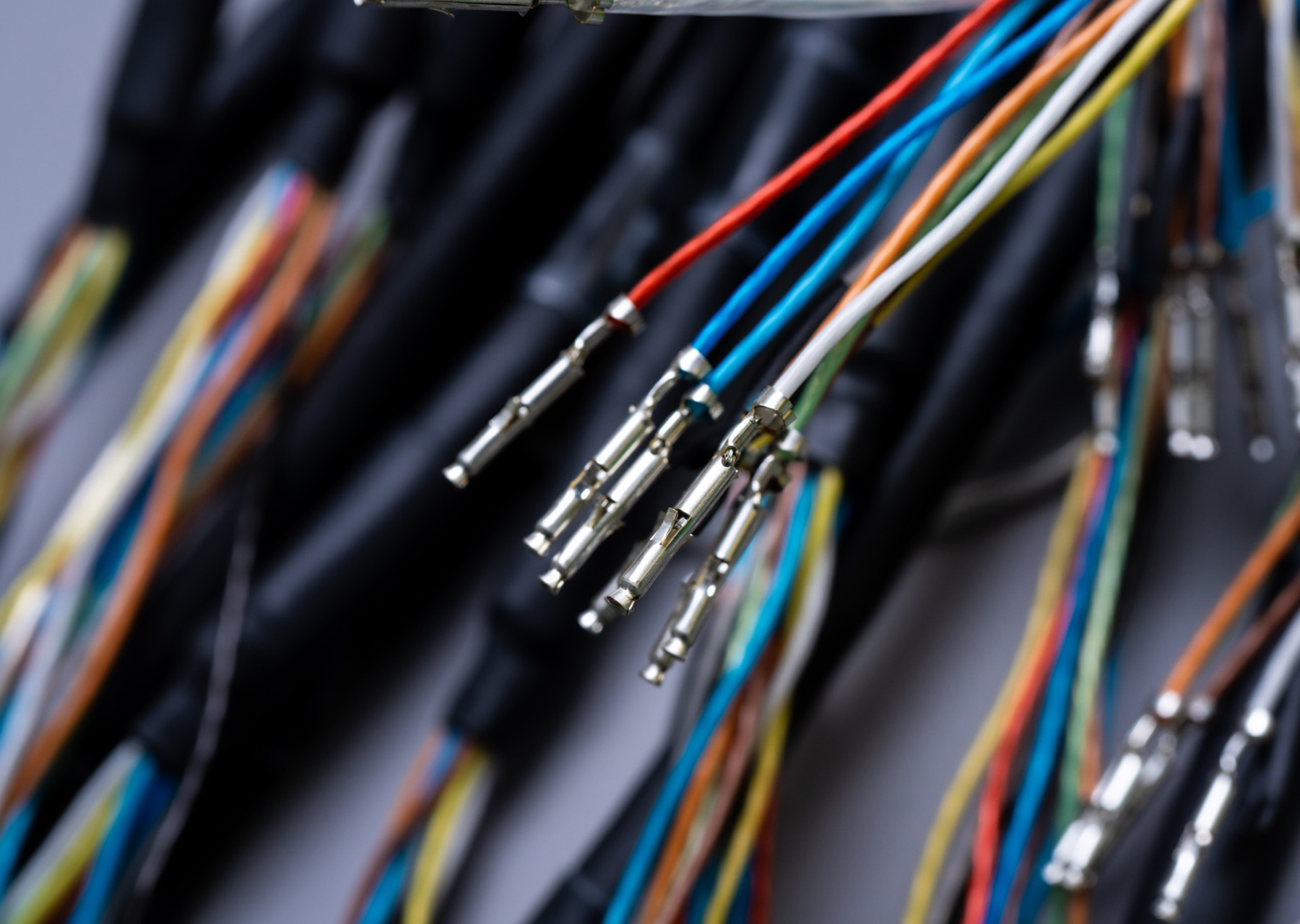 OEMに特化した体制で、安定した製造と供給を実現