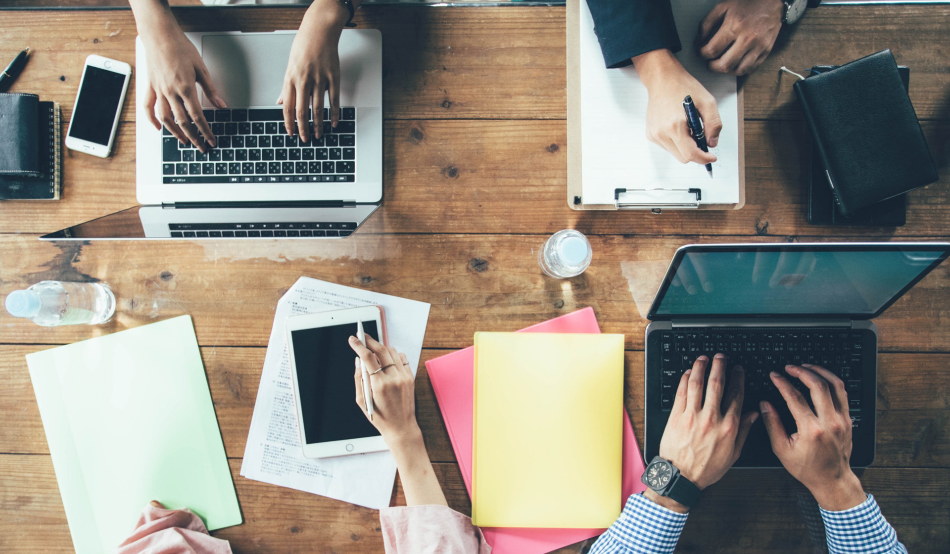 主婦層と外注ネットワークを活かし、必要な分だけ低コストで対応