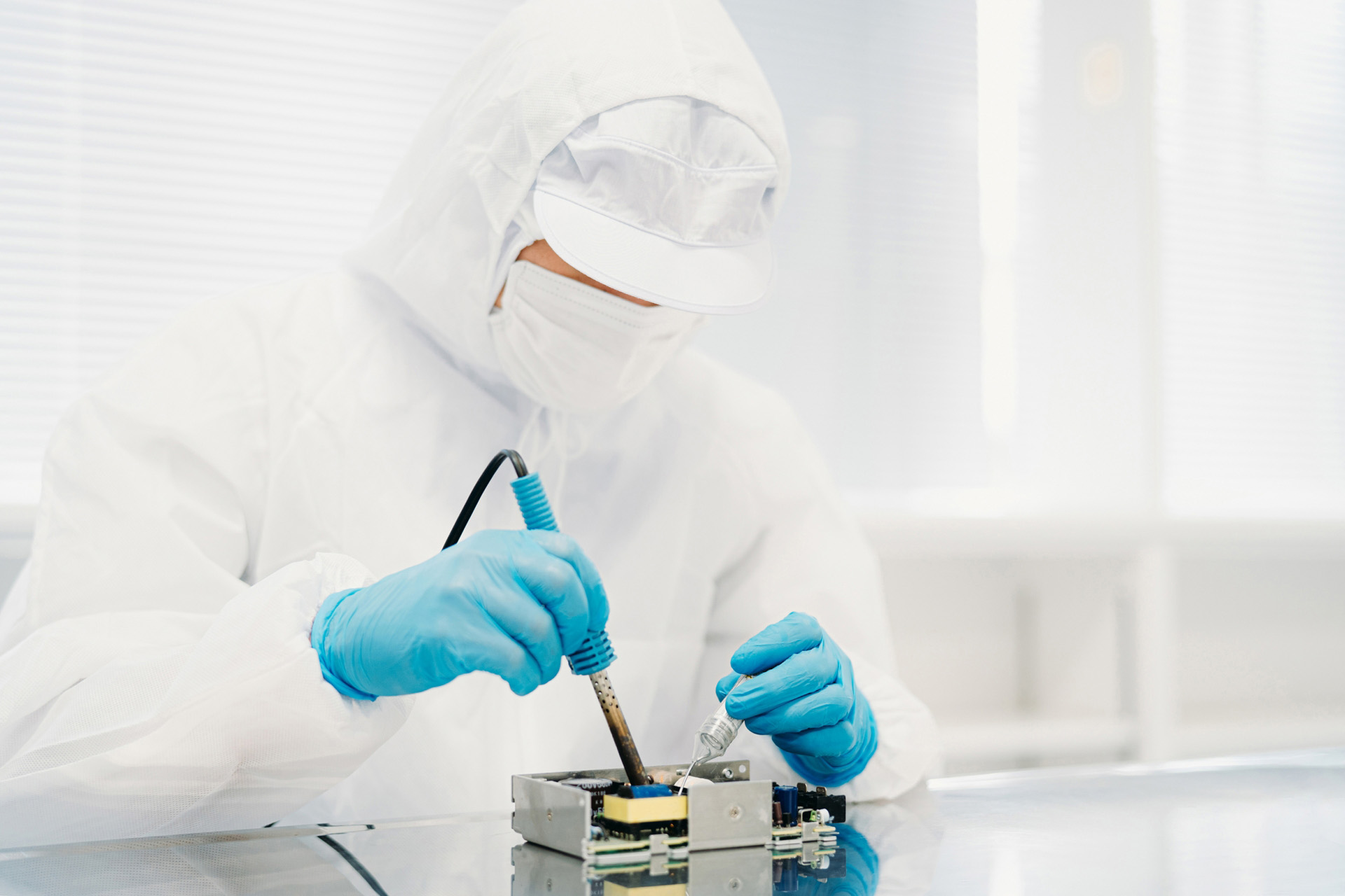 電子機器・通信機器の特性を理解した組立体制